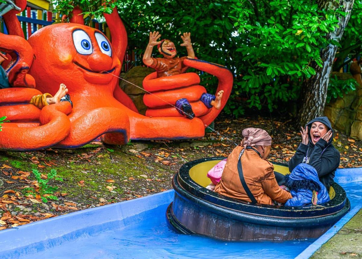 Wild Acre Village At Sundown Adventureland Retford Esterno foto