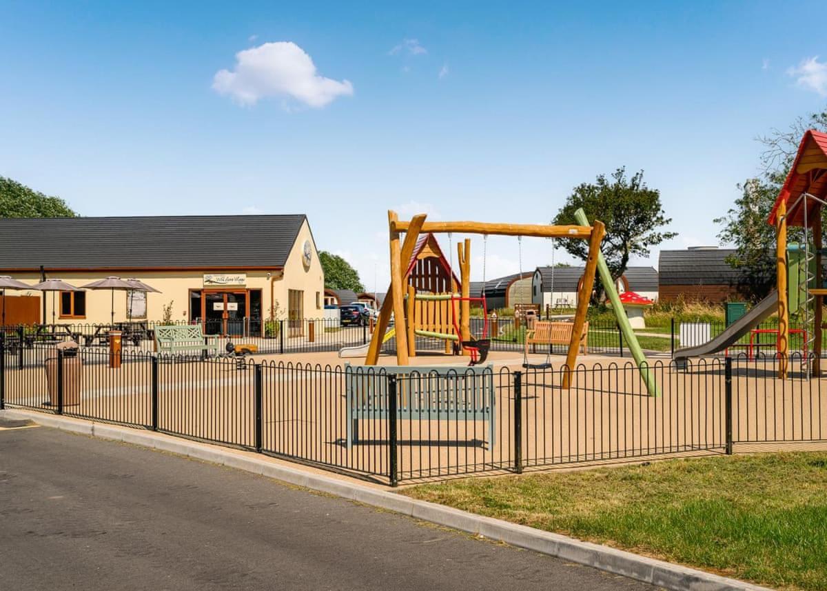 Wild Acre Village At Sundown Adventureland Retford Esterno foto
