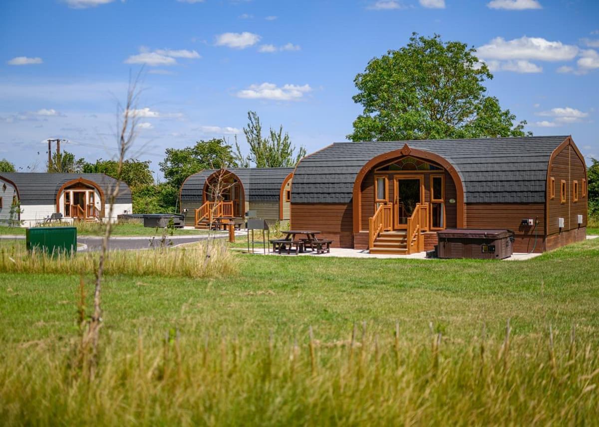 Wild Acre Village At Sundown Adventureland Retford Esterno foto