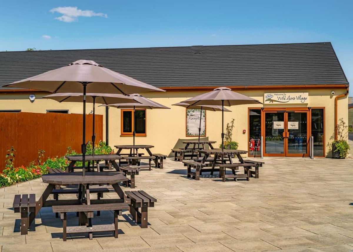 Wild Acre Village At Sundown Adventureland Retford Esterno foto