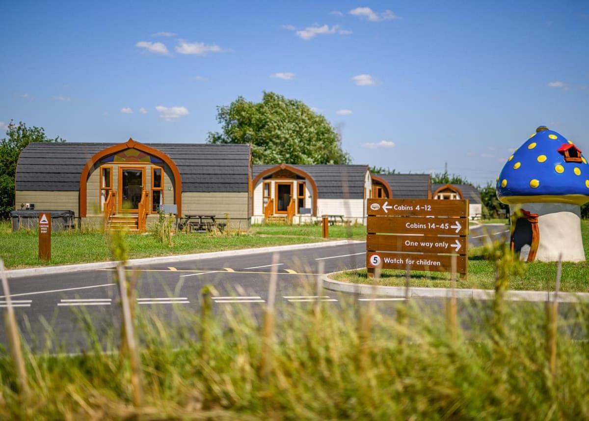Wild Acre Village At Sundown Adventureland Retford Esterno foto